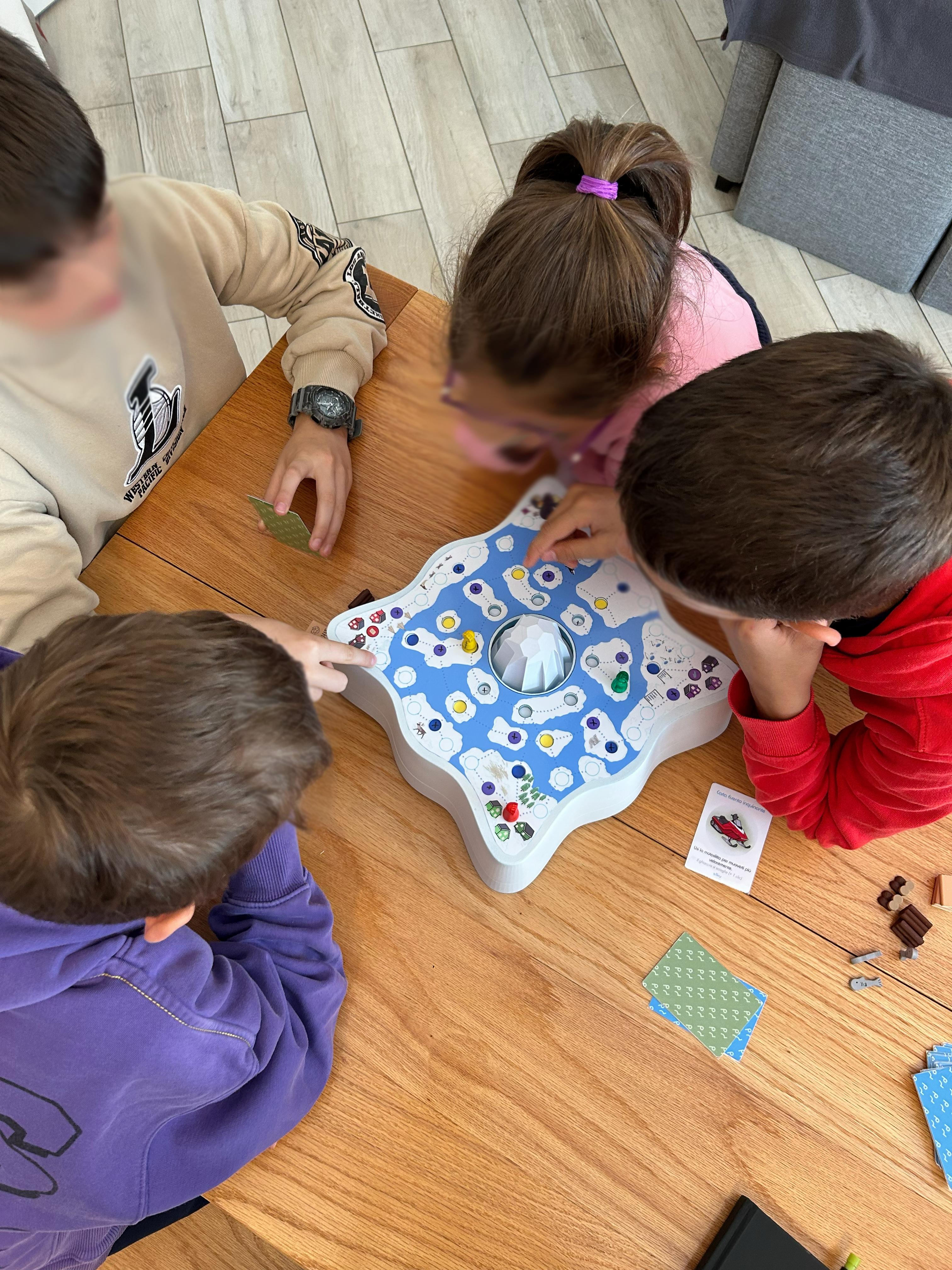Children playing SIKU